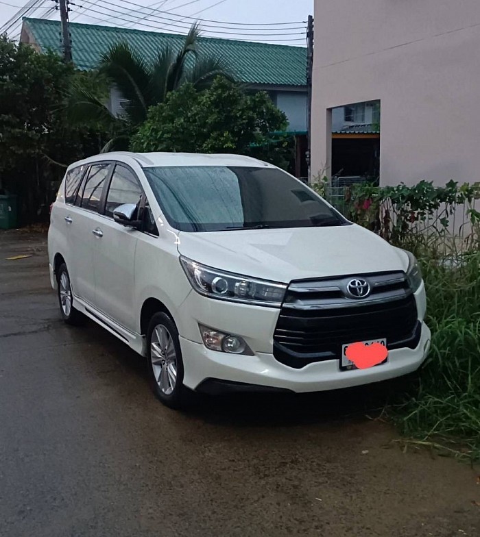 เหมารถ toyota innova โทร0921019889